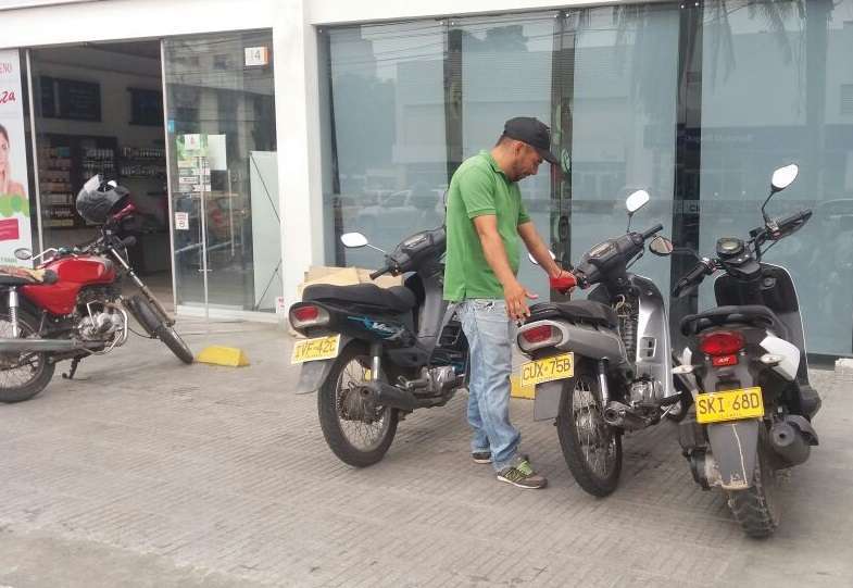 UN DÍA EN LA VIDA DE UN VIGILANTE CALLEJERO DE VEHÍCULOS